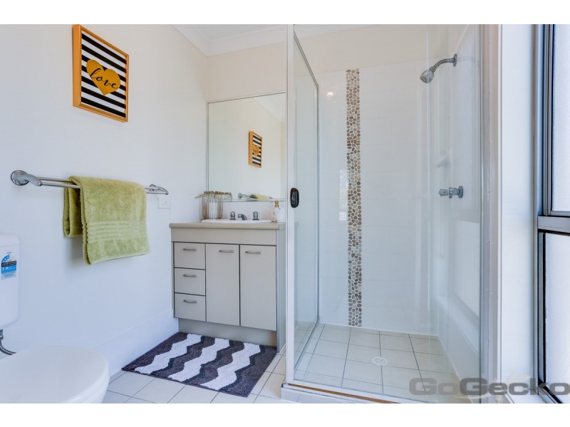 24 Paul Drive, Regents Park QLD 4118