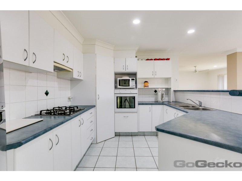 7 Cinear Court, Regents Park QLD 4118