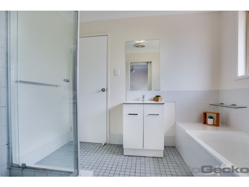 29 Tregana Circuit, Edens Landing QLD 4207