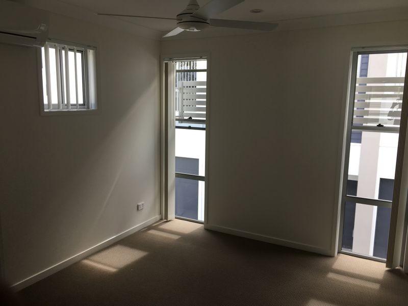 84B The Promenade, Springfield Lakes QLD 4300