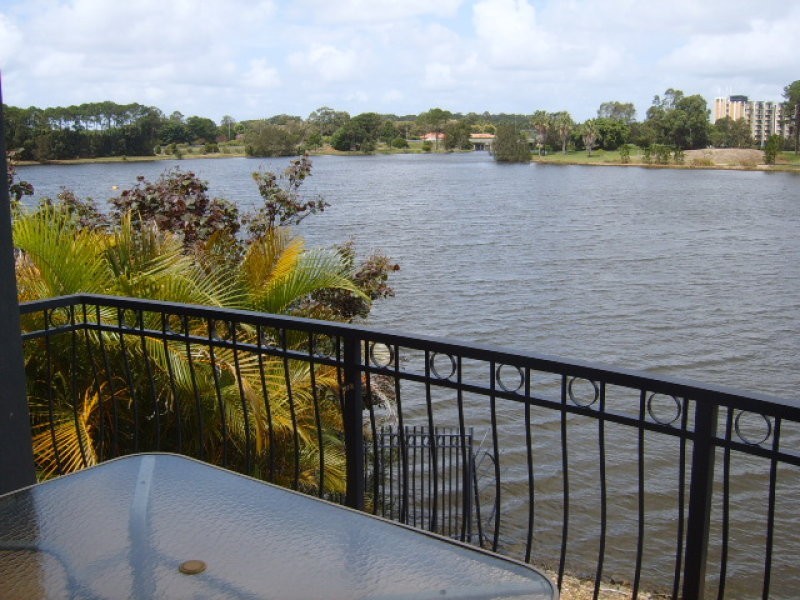 32/4 University Drive, Robina QLD 4226