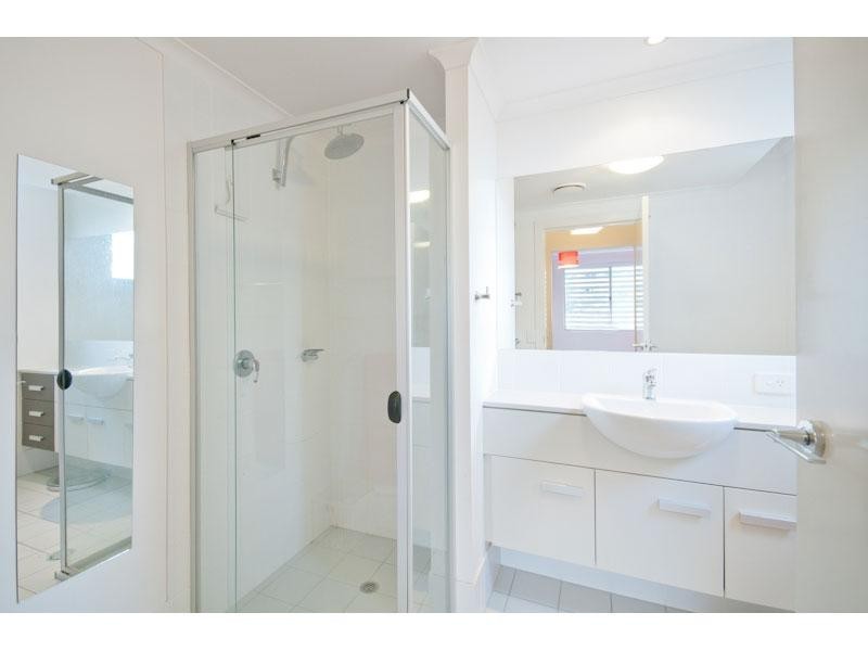 11/8 Belgrave road, Indooroopilly QLD 4068