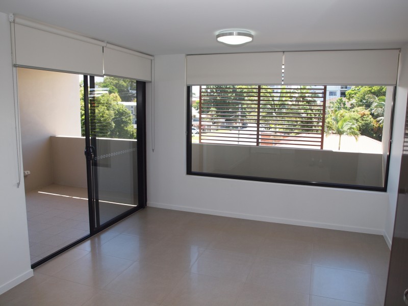 43 Lenneberg Street, Southport QLD 4215