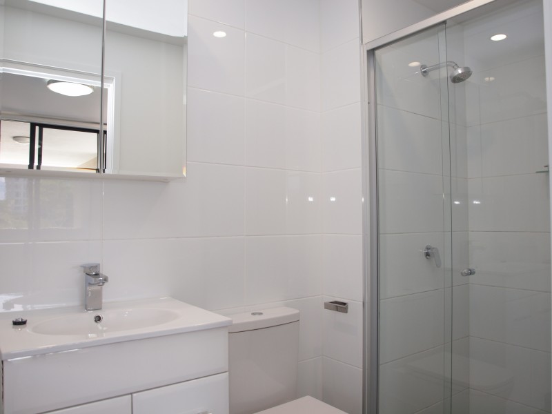 43 Lenneberg Street, Southport QLD 4215
