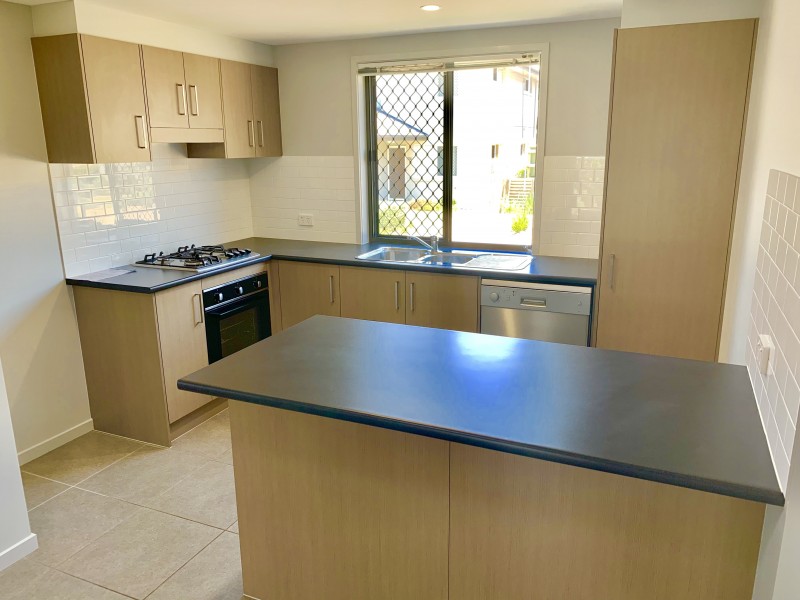 2 Kerr Rd West, Kallangur QLD 4503