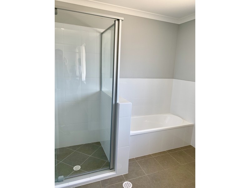 2 Kerr Rd West, Kallangur QLD 4503