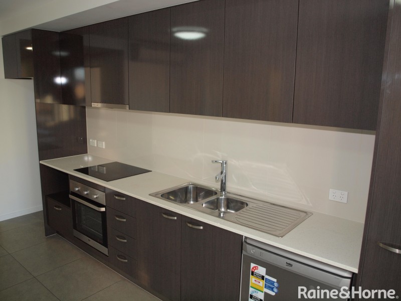 43 Lenneberg Street, Southport QLD 4215