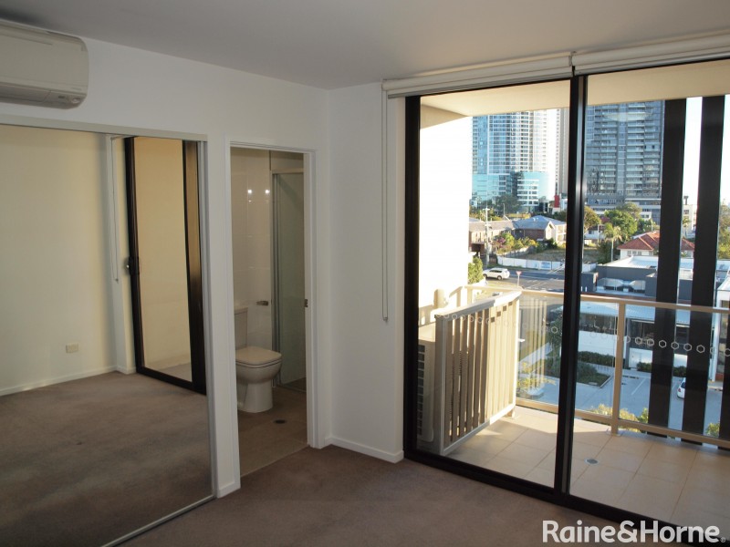 43 Lenneberg Street, Southport QLD 4215