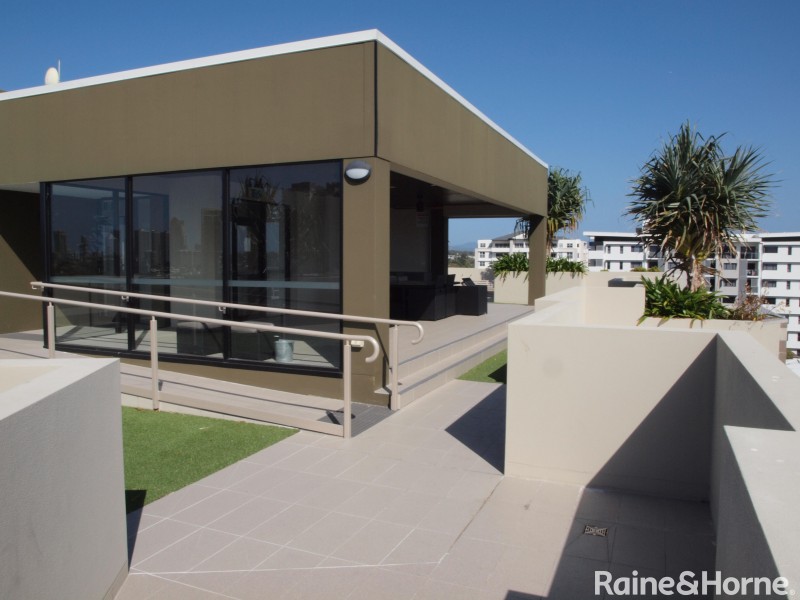 43 Lenneberg Street, Southport QLD 4215