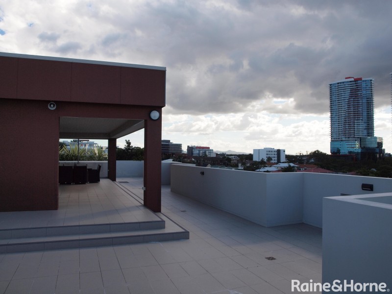 43 Lenneberg Street, Southport QLD 4215