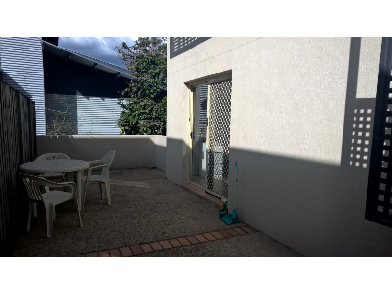 2/21 Campbell street, Toowong QLD 4066