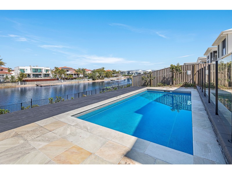 10 Lakeview Boulevard, Mermaid Waters QLD 4218