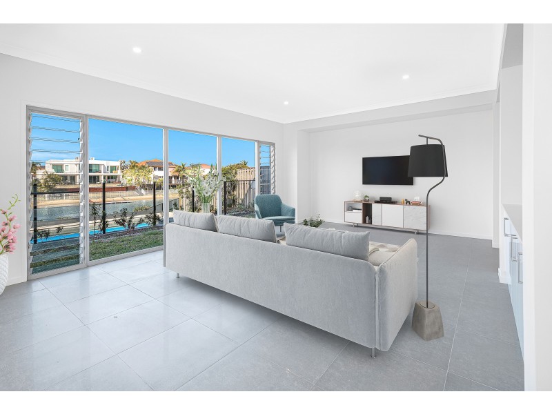 10 Lakeview Boulevard, Mermaid Waters QLD 4218