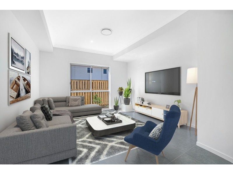 10 Lakeview Boulevard, Mermaid Waters QLD 4218