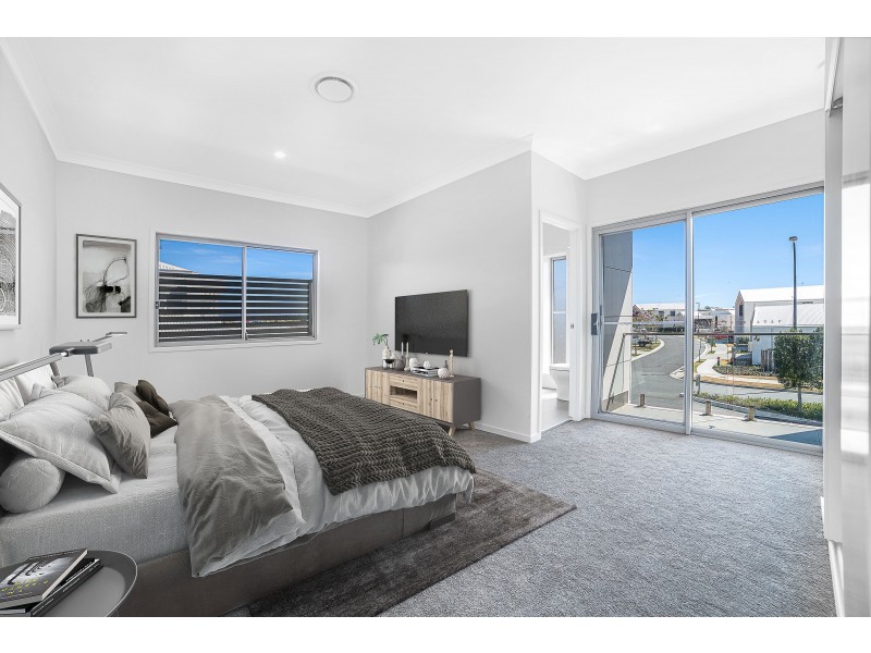 10 Lakeview Boulevard, Mermaid Waters QLD 4218