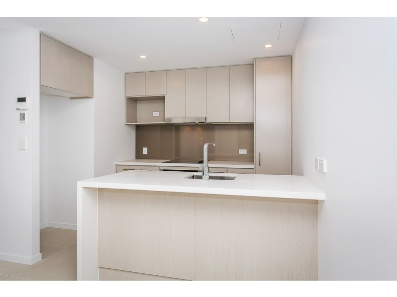 008/11 Andrews St, Southport QLD 4215