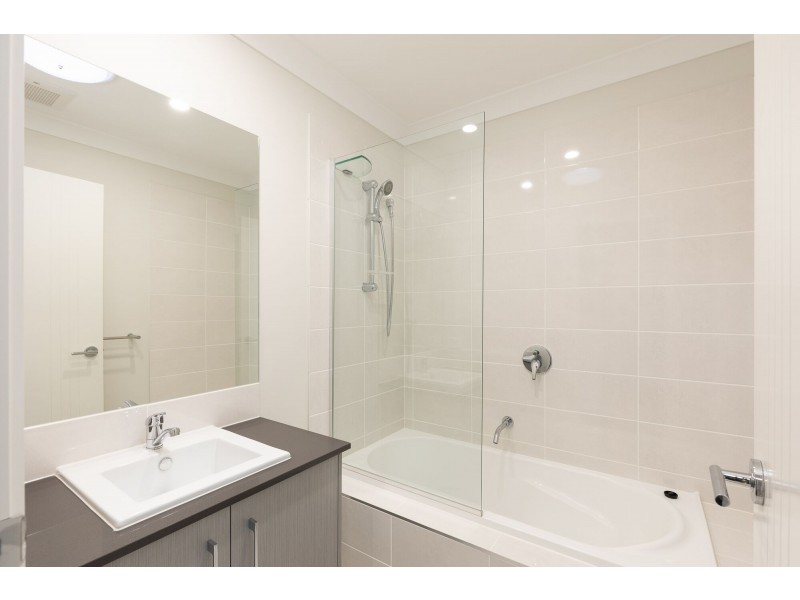 15/8 Cnr Howe and Highlands St, Yarrabilba QLD 4207