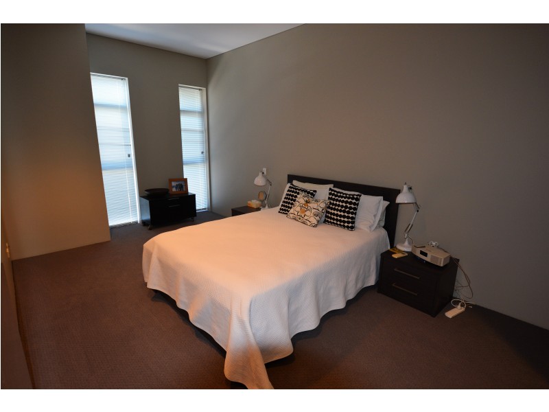 38 Skyring Tce, Teneriffe QLD 4005