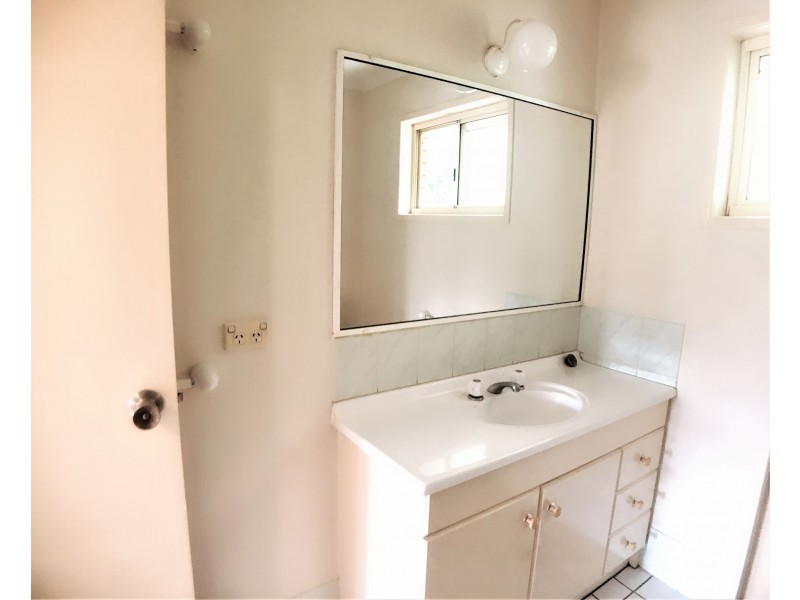 116 Meadowlands Rd, Carina QLD 4152