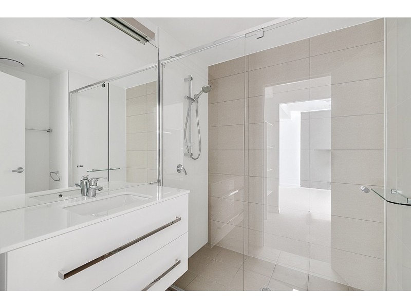 30701/300 Old Cleveland rd, Coorparoo QLD 4151