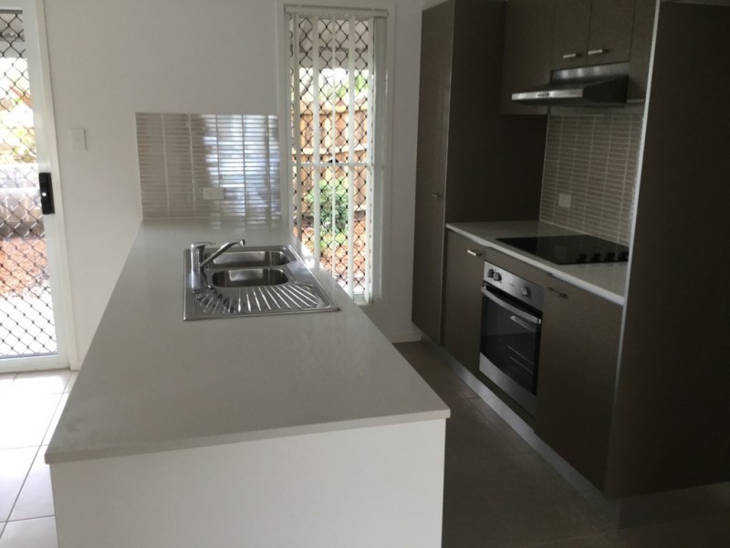 2/75 Gordon Rd, Redland Bay QLD 4165