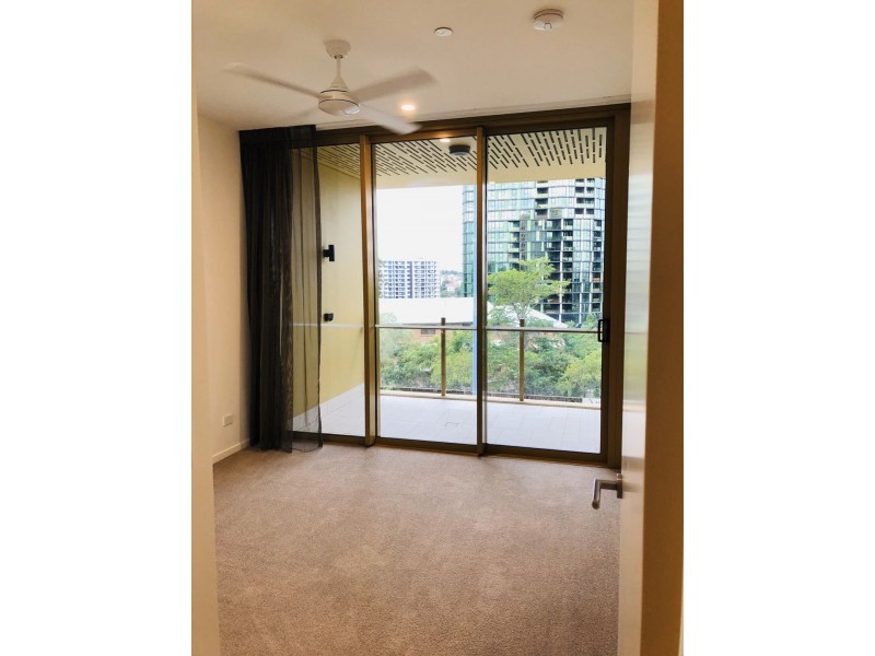 25 Shafston Avenue, Kangaroo Point QLD 4169