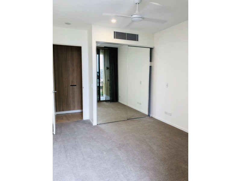 25 Shafston Avenue, Kangaroo Point QLD 4169