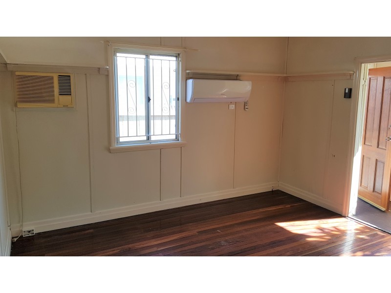 2/7 Welsby Street, North Booval QLD 4304