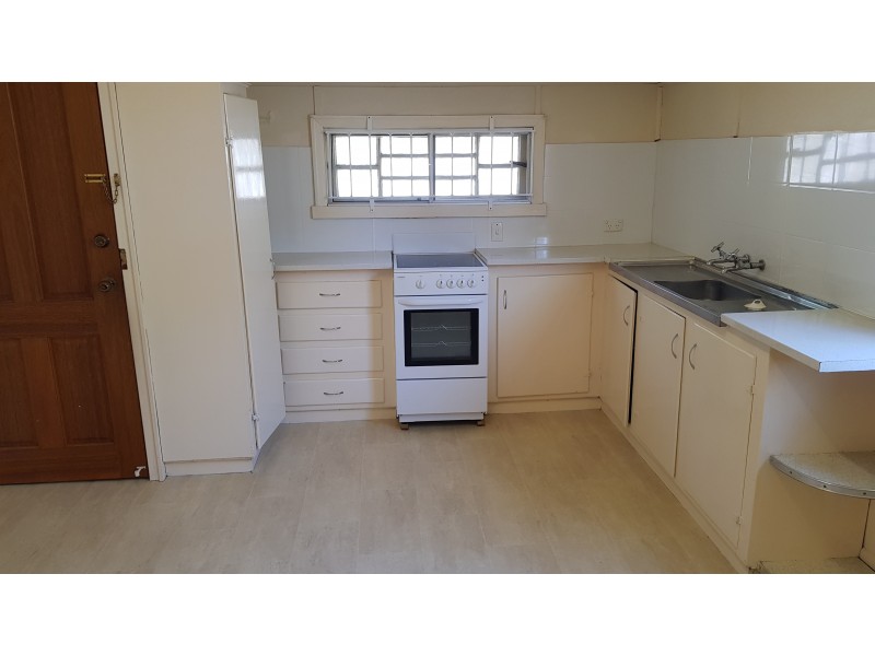2/7 Welsby Street, North Booval QLD 4304