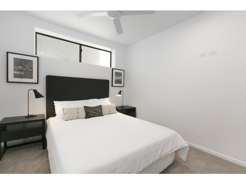 2051/123 Cavendish Road, Coorparoo QLD 4151