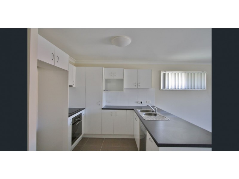 2/19 Mccurley Street, Wynnum West QLD 4178