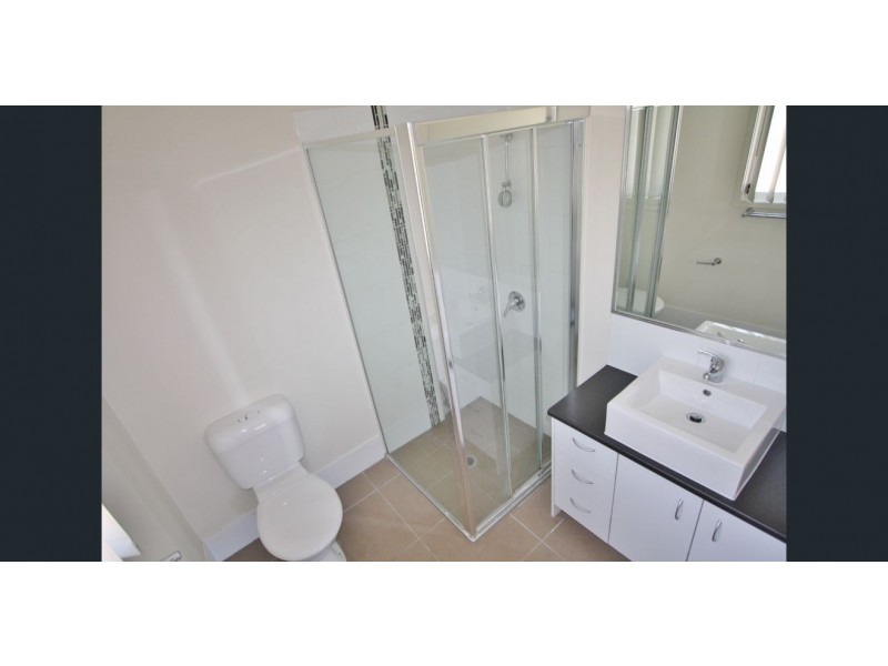 2/19 Mccurley Street, Wynnum West QLD 4178