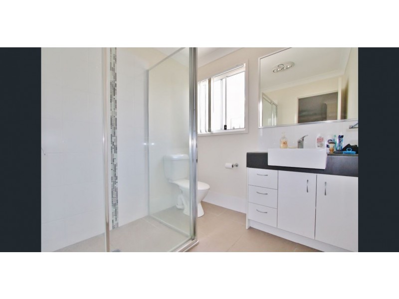 2/19 Mccurley Street, Wynnum West QLD 4178