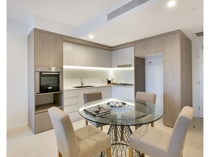 2063/123 Cavendish Road, Coorparoo QLD 4151