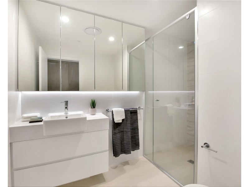 2063/123 Cavendish Road, Coorparoo QLD 4151