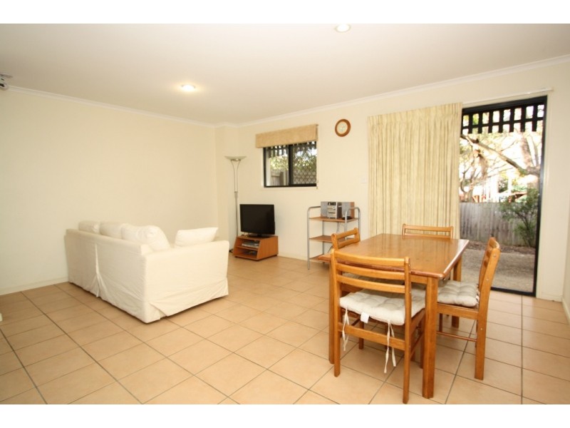 27 Aberleigh Road, Herston QLD 4006