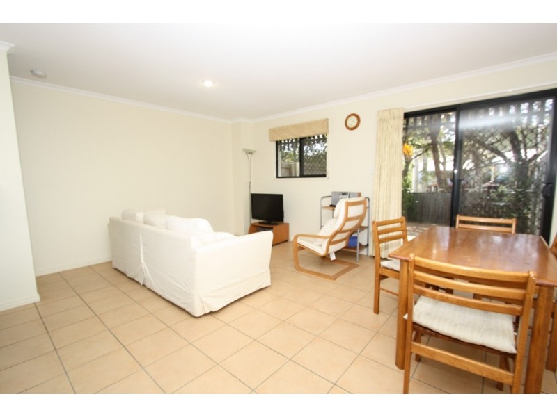 27 Aberleigh Road, Herston QLD 4006