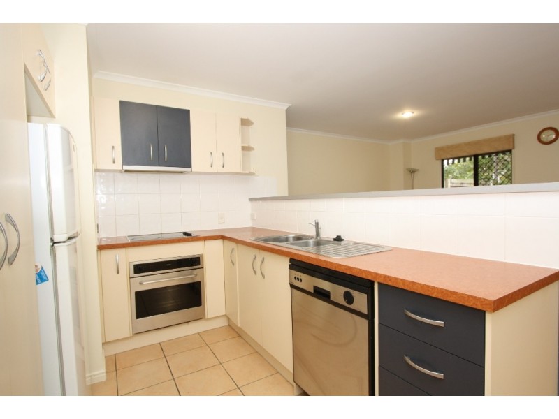 27 Aberleigh Road, Herston QLD 4006