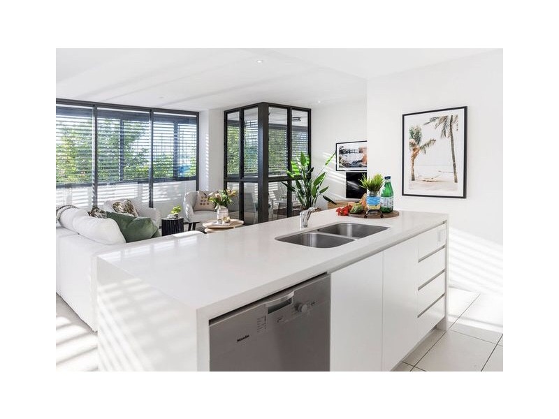 Paradise Point QLD 4216