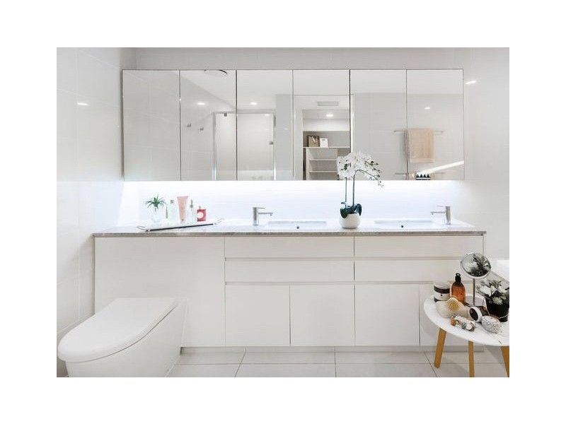 Paradise Point QLD 4216