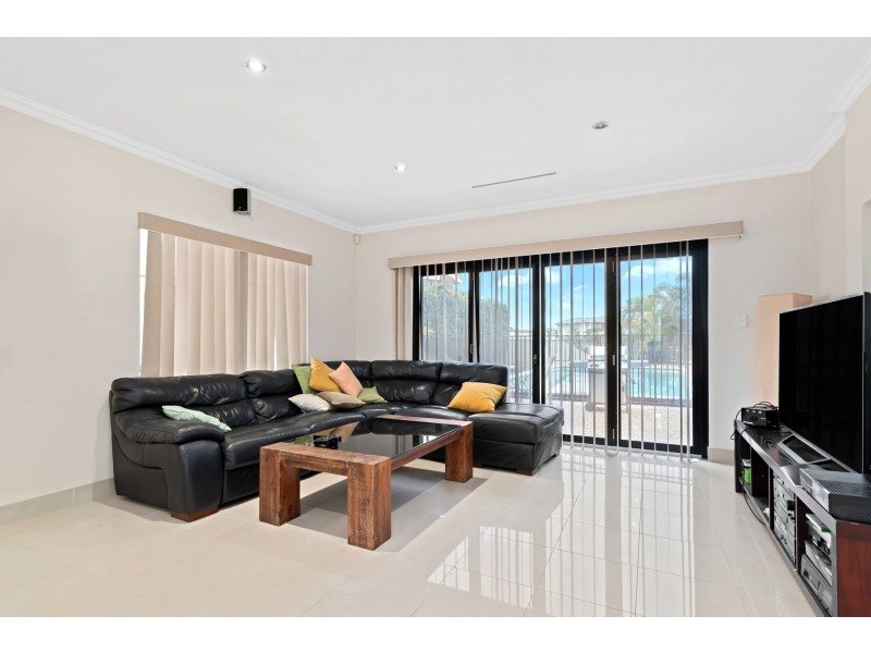 11 Salamau Street, Runaway Bay QLD 4216