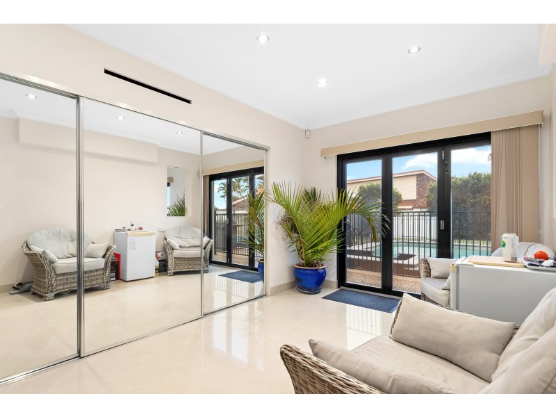 11 Salamau Street, Runaway Bay QLD 4216