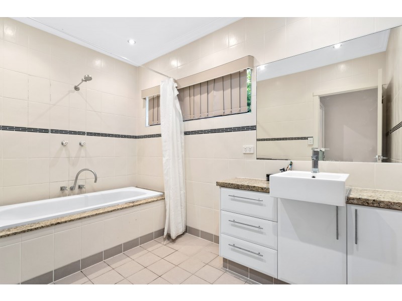 11 Salamau Street, Runaway Bay QLD 4216