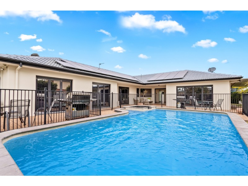 11 Salamau Street, Runaway Bay QLD 4216