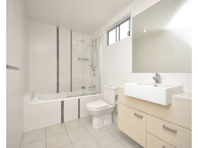 8/15 Walsh Street, Milton QLD 4064