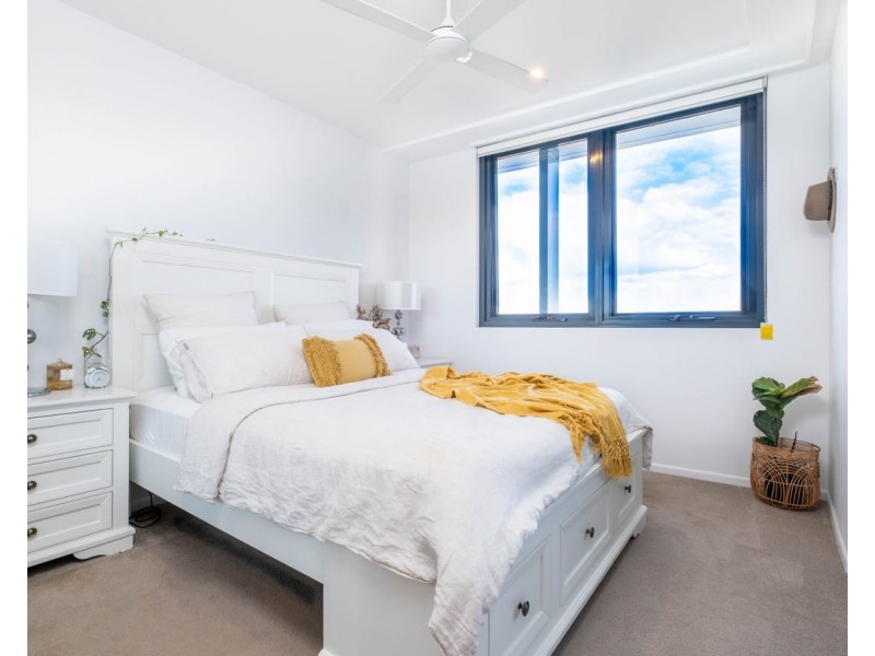 2068/123 Cavendish Road, Coorparoo QLD 4151