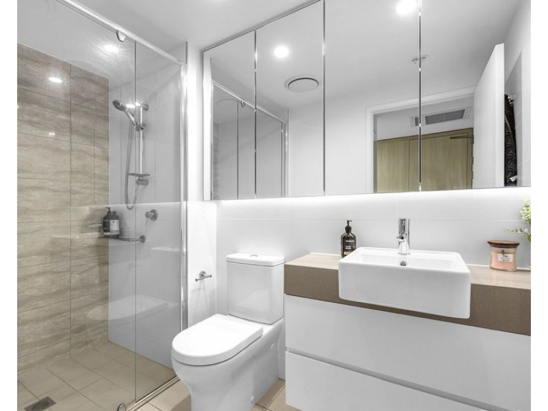 2015/123 Cavendish Road, Coorparoo QLD 4151