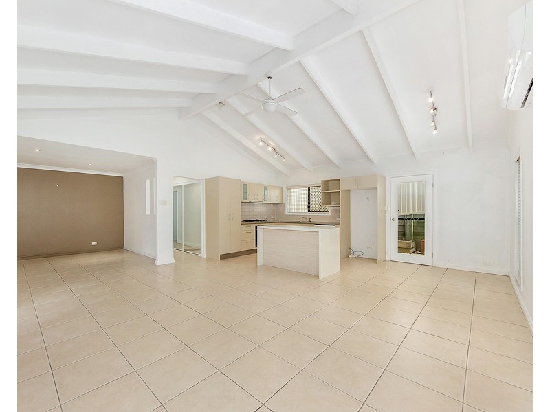 6 Lavinia Street, Southport QLD 4215