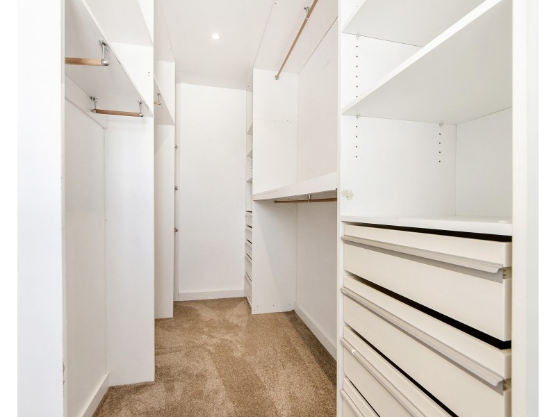 6 Lavinia Street, Southport QLD 4215