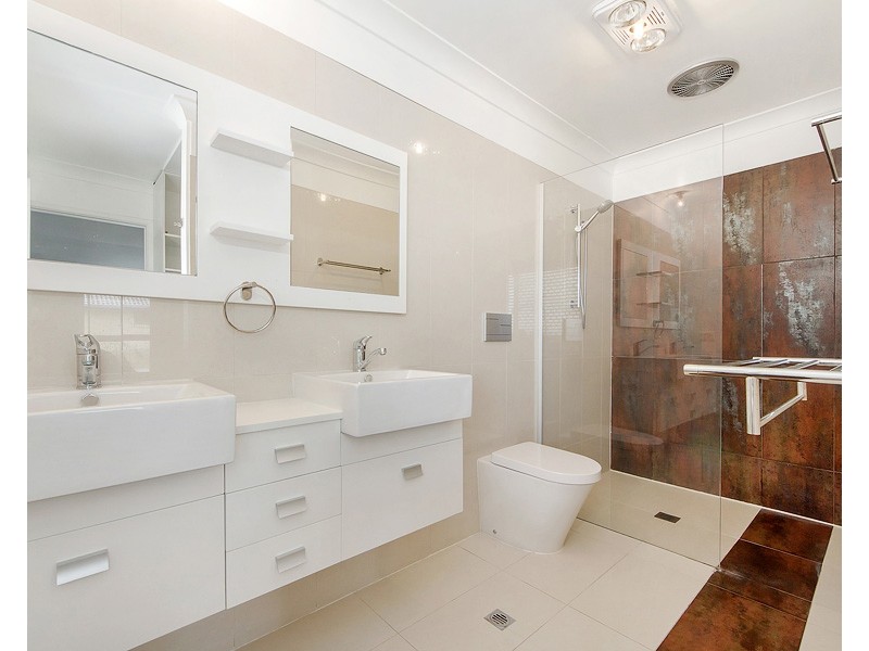 6 Lavinia Street, Southport QLD 4215